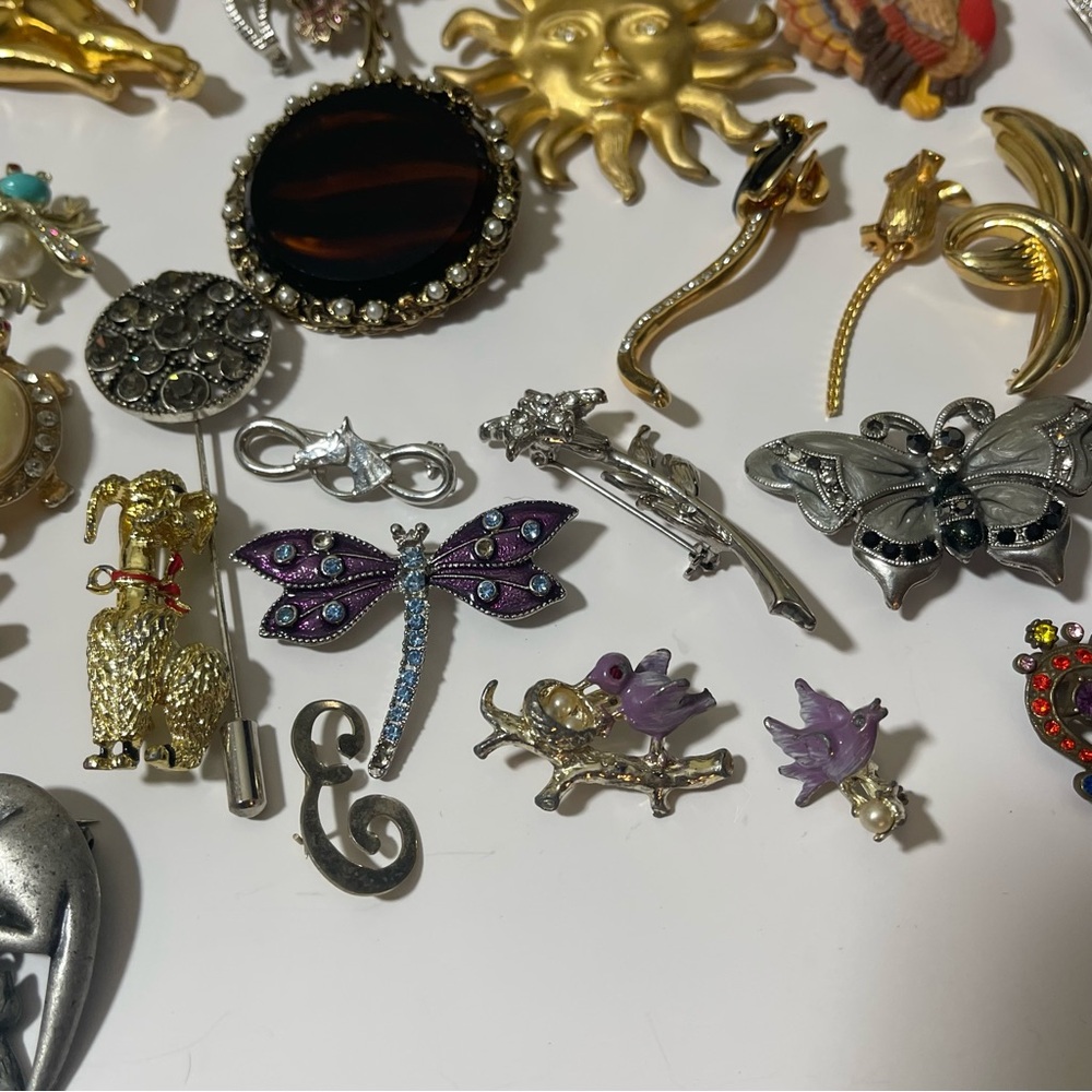 Vintage Brooches Pedants Antique Pins Signed Military, Summer, Fall, Religious - Picture 9 of 17